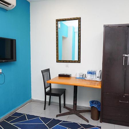Hotel Shri Putiri ปาเซอร์กูดัง ภายนอก รูปภาพ