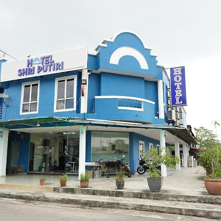 Hotel Shri Putiri ปาเซอร์กูดัง ภายนอก รูปภาพ